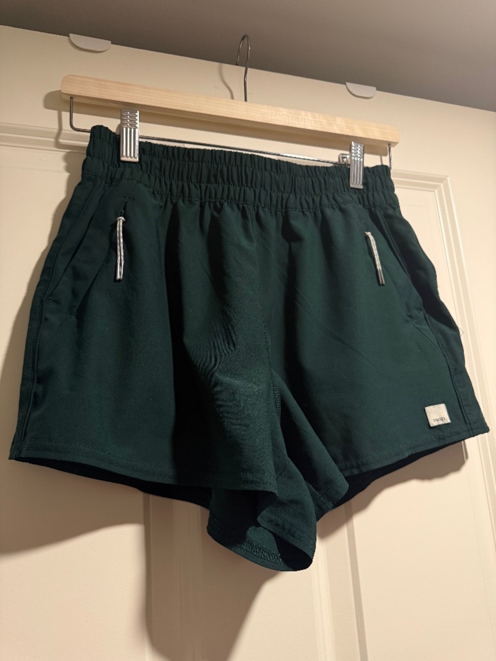 VUORI Dash short forest green
